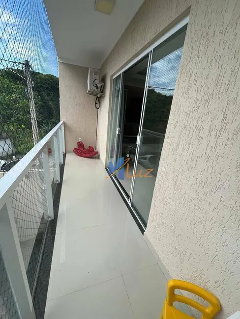 Foto 4 de Casa de Condomínio com 3 quartos à venda, 214m2 em Glória, Macae - RJ