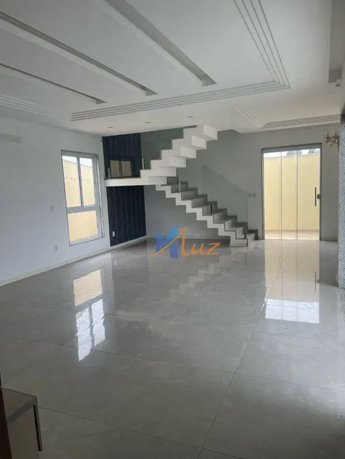 Casa de Condomínio com 3 quartos à venda e para alugar, 360m2 em Lagoa, Macae - RJ - imagem 4 Foto 4 de Casa de Condomínio com 3 quartos à venda e para alugar, 360m2 em Lagoa, Macae - RJ