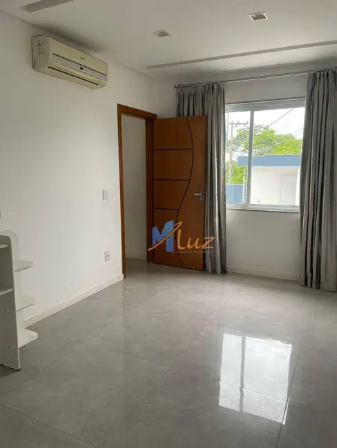 Casa de Condomínio com 3 quartos à venda e para alugar, 360m2 em Lagoa, Macae - RJ - imagem 5 Foto 5 de Casa de Condomínio com 3 quartos à venda e para alugar, 360m2 em Lagoa, Macae - RJ