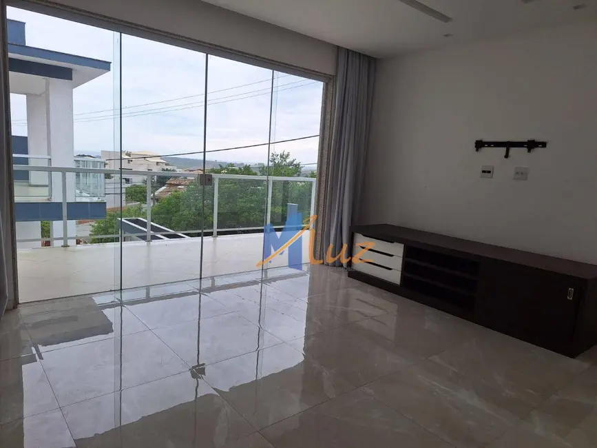 Casa de Condomínio com 3 quartos à venda e para alugar, 360m2 em Lagoa, Macae - RJ - imagem 7 Foto 7 de Casa de Condomínio com 3 quartos à venda e para alugar, 360m2 em Lagoa, Macae - RJ