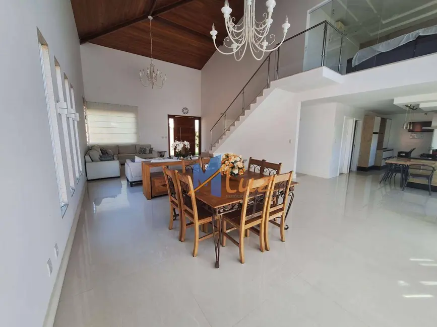 Casa de Condomínio com 3 quartos à venda, 2000m2 em Granja dos Cavaleiros, Macae - RJ - imagem 3 Foto 3 de Casa de Condomínio com 3 quartos à venda, 2000m2 em Granja dos Cavaleiros, Macae - RJ