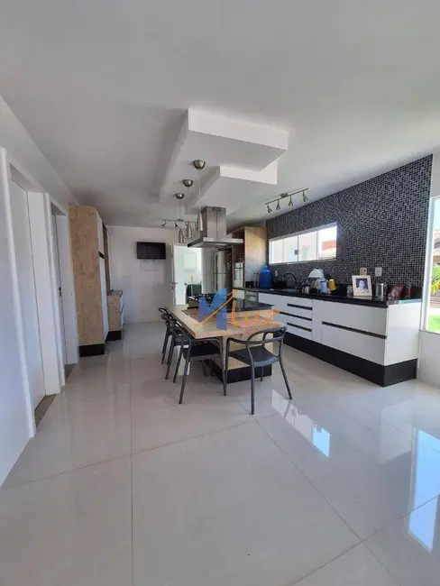 Casa de Condomínio com 3 quartos à venda, 2000m2 em Granja dos Cavaleiros, Macae - RJ - imagem 9 Foto 9 de Casa de Condomínio com 3 quartos à venda, 2000m2 em Granja dos Cavaleiros, Macae - RJ