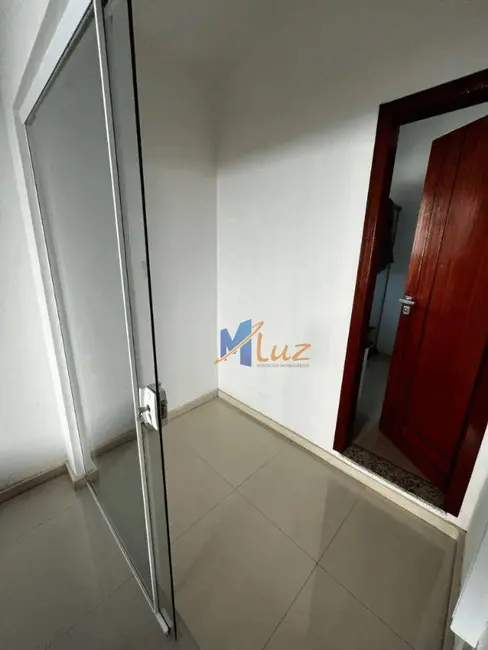 Casa de Condomínio com 3 quartos à venda, 200m2 em Granja dos Cavaleiros, Macae - RJ - imagem 9 Foto 9 de Casa de Condomínio com 3 quartos à venda, 200m2 em Granja dos Cavaleiros, Macae - RJ