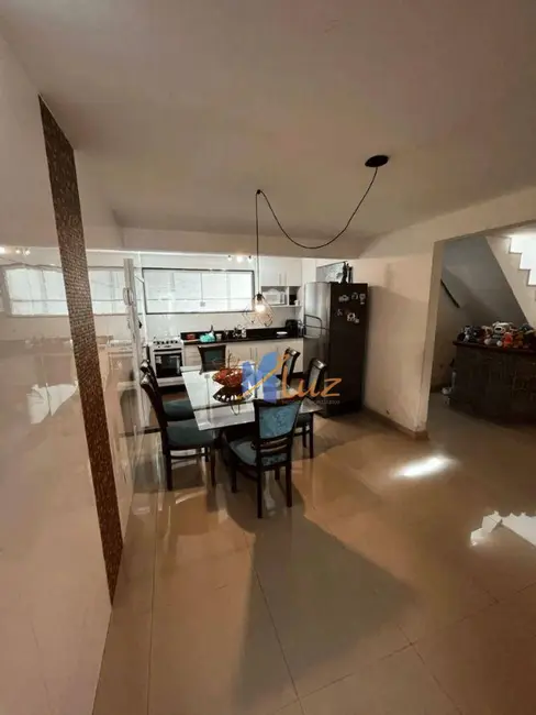 Casa de Condomínio com 3 quartos à venda, 200m2 em Granja dos Cavaleiros, Macae - RJ - imagem 4 Foto 4 de Casa de Condomínio com 3 quartos à venda, 200m2 em Granja dos Cavaleiros, Macae - RJ