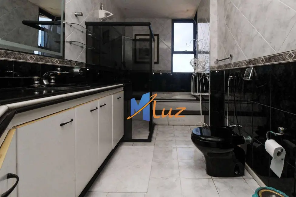 Apartamento com 4 quartos para alugar, 336m2 em Alto Cajueiros, Macae - RJ - imagem 6 Foto 6 de Apartamento com 4 quartos para alugar, 336m2 em Alto Cajueiros, Macae - RJ