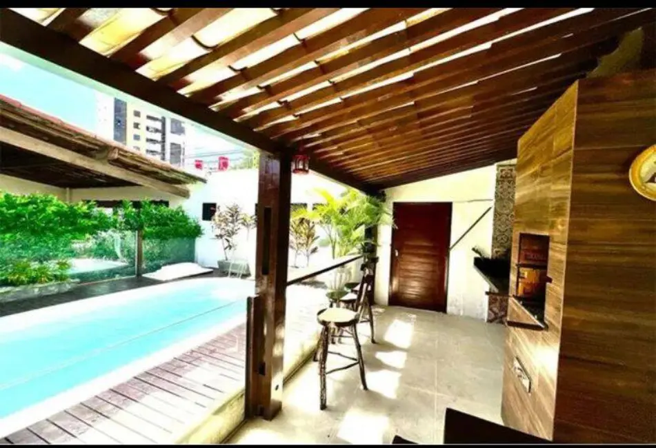 Foto 1 de Casa com 4 quartos à venda, 280m2 em Candelária, Natal - RN