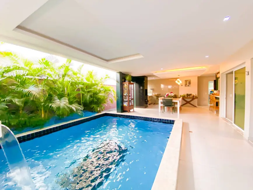 Foto 1 de Casa com 5 quartos à venda, 530m2 em Parque do Jiqui, Parnamirim - RN