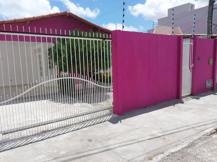Casa com 3 quartos à venda, 150m2 em Lagoa Nova, Natal - RN - imagem 1 Foto 1 de Casa com 3 quartos à venda, 150m2 em Lagoa Nova, Natal - RN