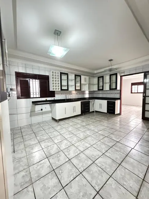 Foto 8 de Casa com 3 quartos para alugar, 320m2 em Natal - RN