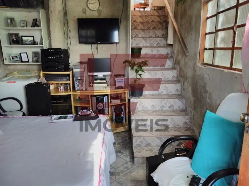 Casa com 2 quartos à venda, 210m2 em Vila Suiça, Francisco Morato - SP - imagem 4 Foto 4 de Casa com 2 quartos à venda, 210m2 em Vila Suiça, Francisco Morato - SP