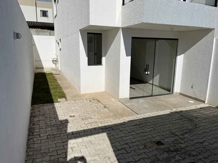 Foto 6 de Casa com 3 quartos à venda, 60m2 em Sarzedo - MG