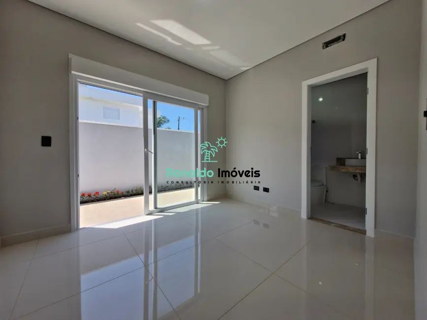 Foto 3 de Casa de Condomínio com 4 quartos à venda, 247m2 em Bertioga - SP