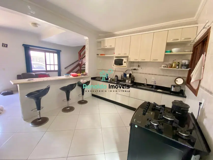 Casa com 3 quartos à venda, 84m2 em Centro, Bertioga - SP - imagem 6 Foto 6 de Casa com 3 quartos à venda, 84m2 em Centro, Bertioga - SP