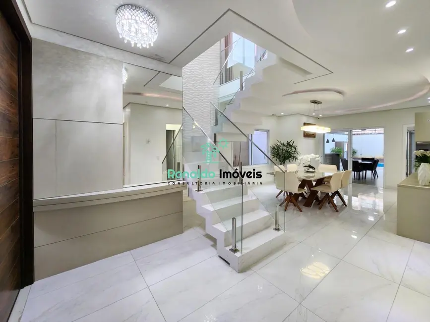 Foto 2 de Casa com 4 quartos à venda, 302m2 em Centro, Bertioga - SP