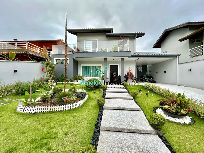 Foto 3 de Casa de Condomínio com 6 quartos à venda, 252m2 em Bertioga - SP