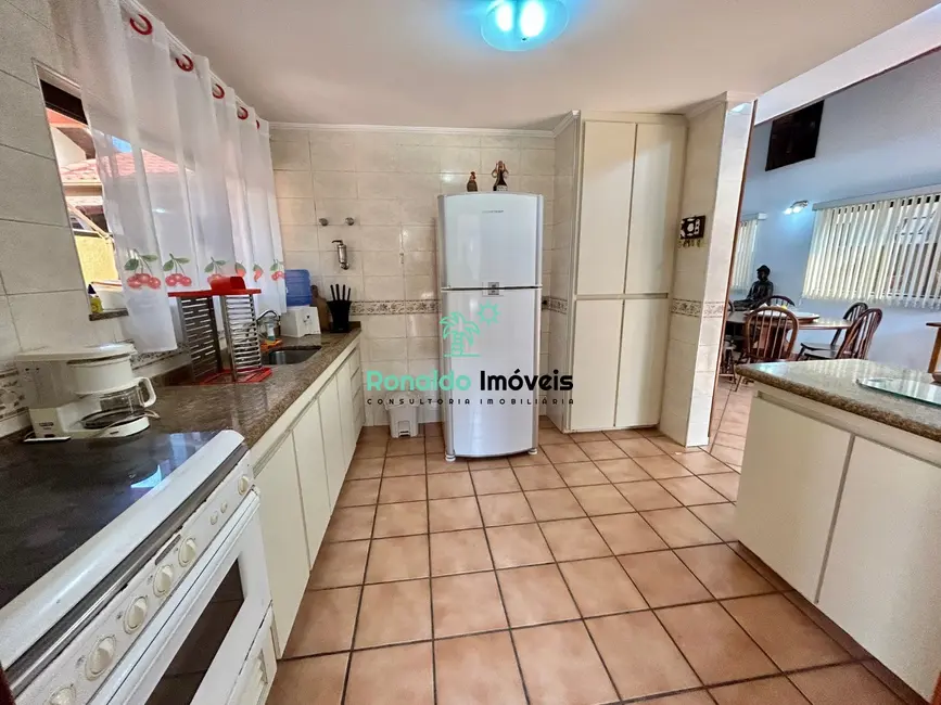 Foto 9 de Casa de Condomínio com 2 quartos à venda, 204m2 em Bertioga - SP