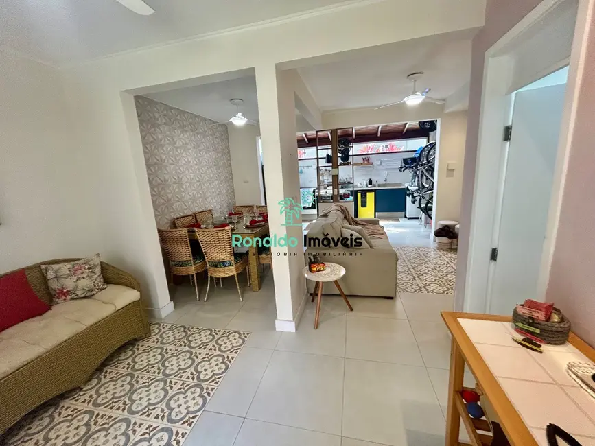 Foto 2 de Casa de Condomínio com 2 quartos à venda, 75m2 em Bertioga - SP