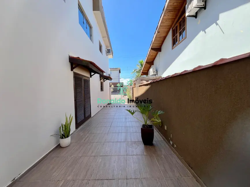 Foto 4 de Casa de Condomínio com 3 quartos à venda, 270m2 em Bertioga - SP