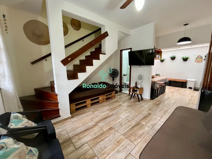 Foto 2 de Casa de Condomínio com 2 quartos à venda, 57m2 em Centro, Bertioga - SP