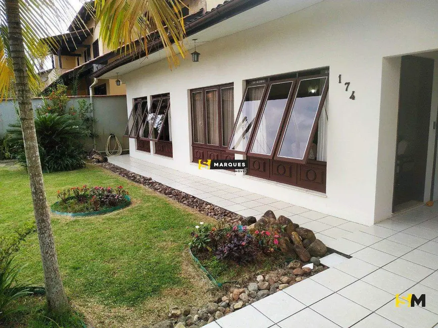 Foto 7 de Casa com 4 quartos à venda, 225m2 em Glória, Joinville - SC