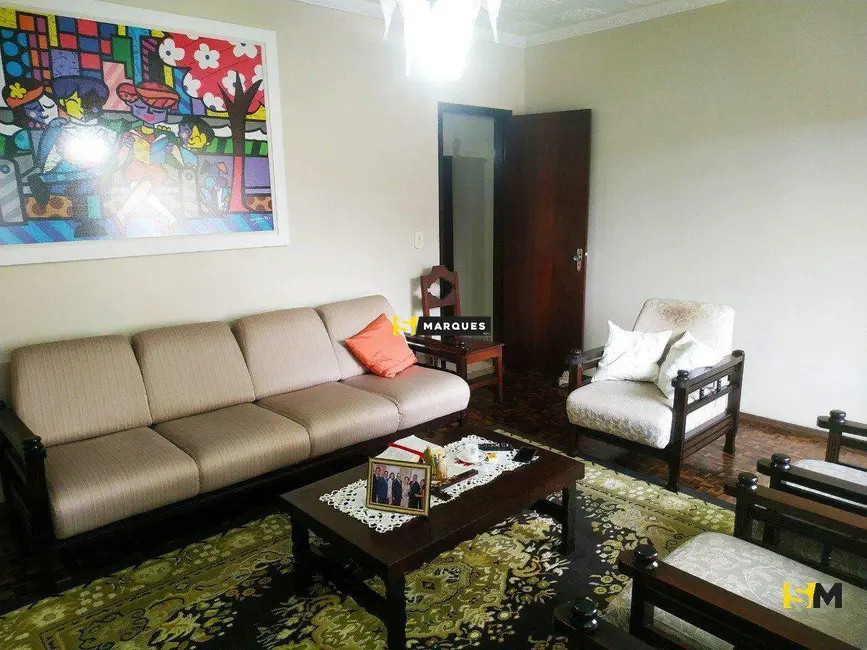 Foto 3 de Casa com 4 quartos à venda, 225m2 em Glória, Joinville - SC