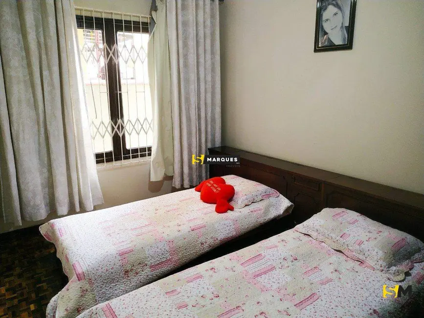 Foto 9 de Casa com 4 quartos à venda, 225m2 em Glória, Joinville - SC