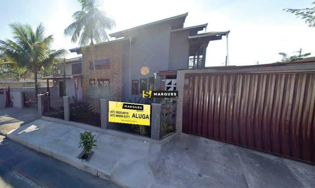 Foto 1 de Casa com 3 quartos para alugar, 200m2 em Iririú, Joinville - SC
