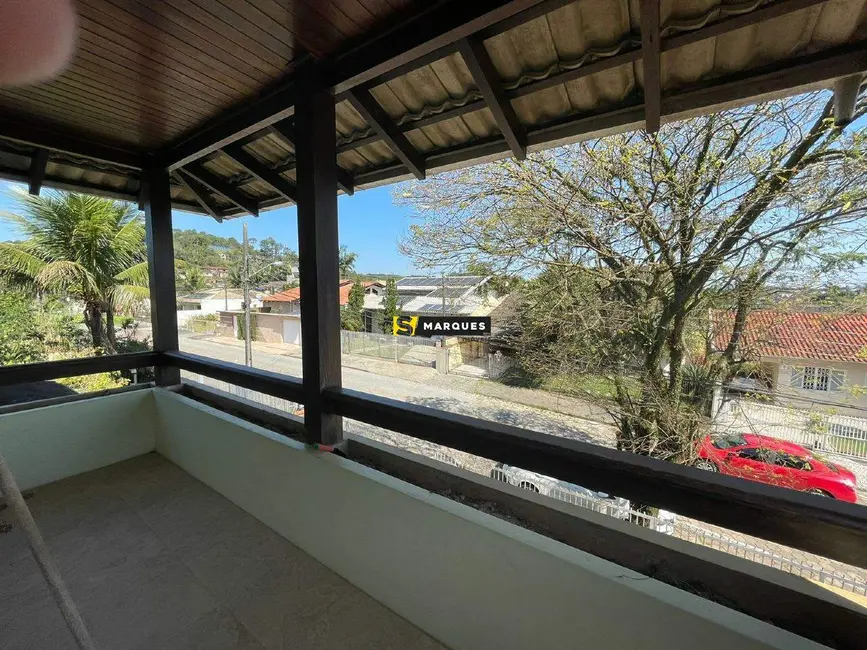 Foto 2 de Casa com 3 quartos para alugar, 270m2 em Guanabara, Joinville - SC