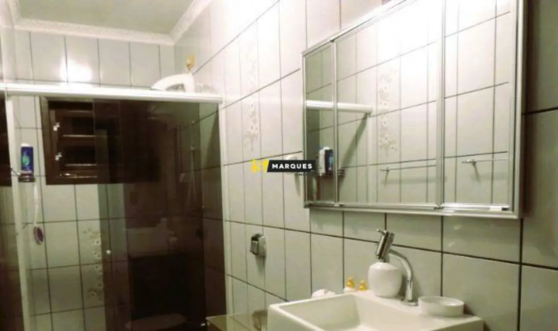 Foto 2 de Casa com 3 quartos à venda, 246m2 em Anita Garibaldi, Joinville - SC