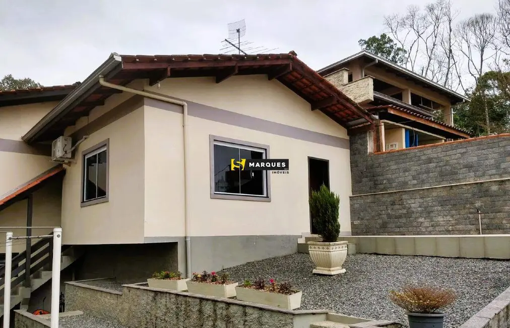Foto 8 de Casa com 3 quartos à venda, 246m2 em Anita Garibaldi, Joinville - SC