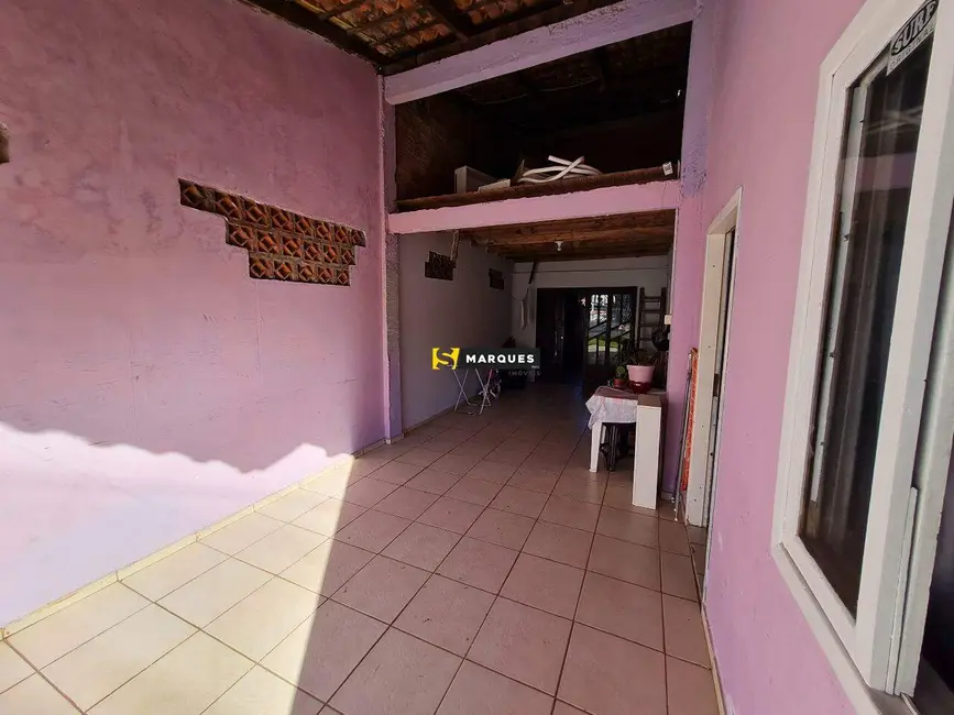 Casa com 4 quartos à venda, 120m2 em Paranaguamirim, Joinville - SC - imagem 5 Foto 5 de Casa com 4 quartos à venda, 120m2 em Paranaguamirim, Joinville - SC