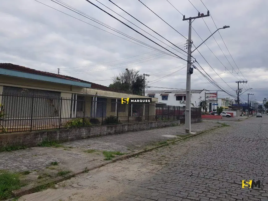 Foto 2 de Casa com 1 quarto para alugar, 365m2 em Bucarein, Joinville - SC