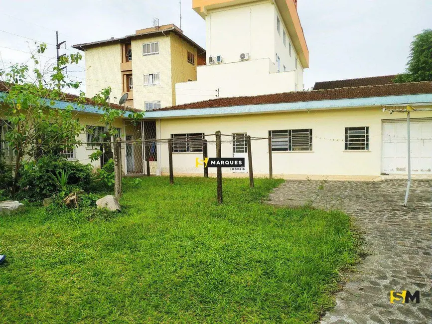 Foto 1 de Casa com 1 quarto para alugar, 365m2 em Bucarein, Joinville - SC
