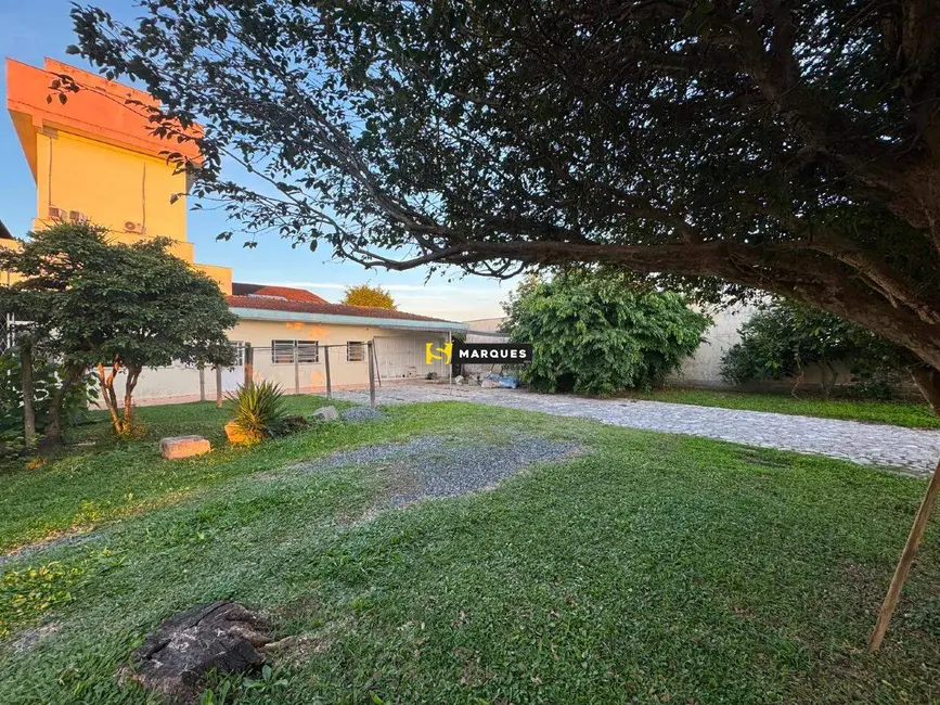 Casa com 1 quarto para alugar, 365m2 em Bucarein, Joinville - SC - imagem 2 Foto 2 de Casa com 1 quarto para alugar, 365m2 em Bucarein, Joinville - SC