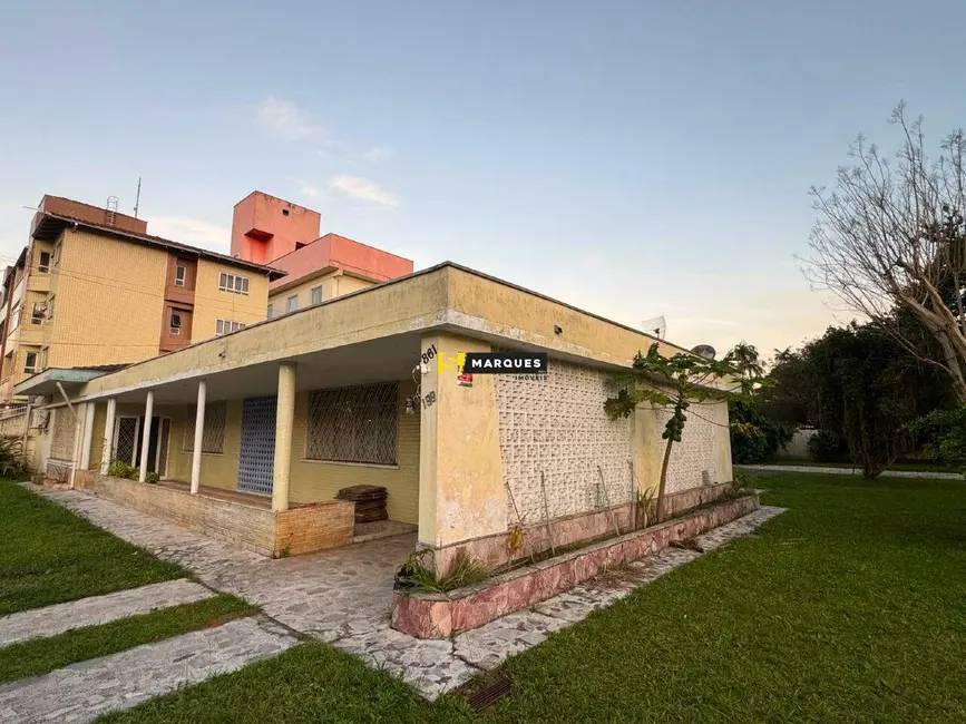 Casa com 1 quarto para alugar, 365m2 em Bucarein, Joinville - SC - imagem 1 Foto 1 de Casa com 1 quarto para alugar, 365m2 em Bucarein, Joinville - SC