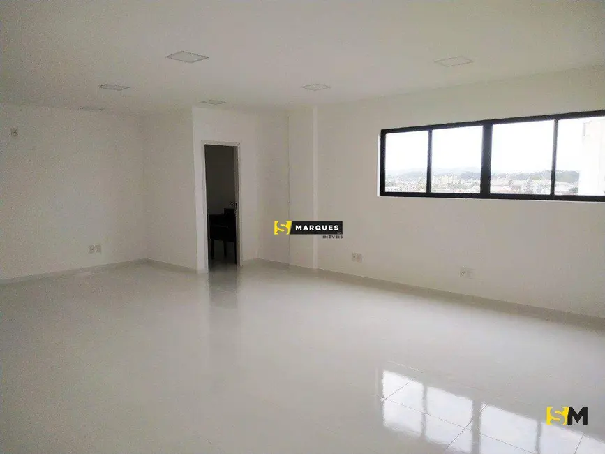 Foto 5 de Sala Comercial para alugar, 56m2 em Bucarein, Joinville - SC