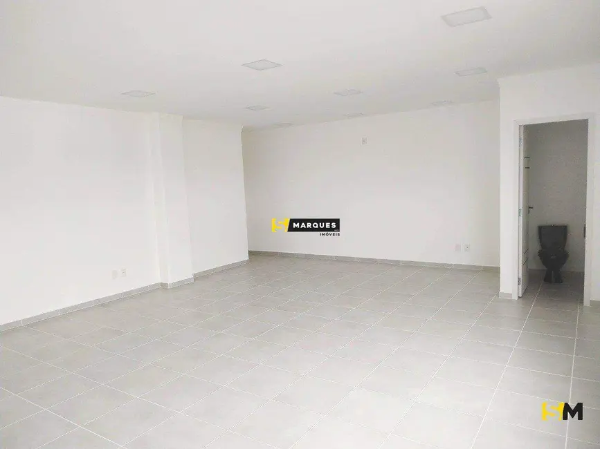 Foto 2 de Sala Comercial para alugar, 56m2 em Bucarein, Joinville - SC