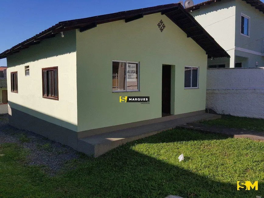Foto 1 de Casa com 2 quartos para alugar, 90m2 em Morro do Meio, Joinville - SC