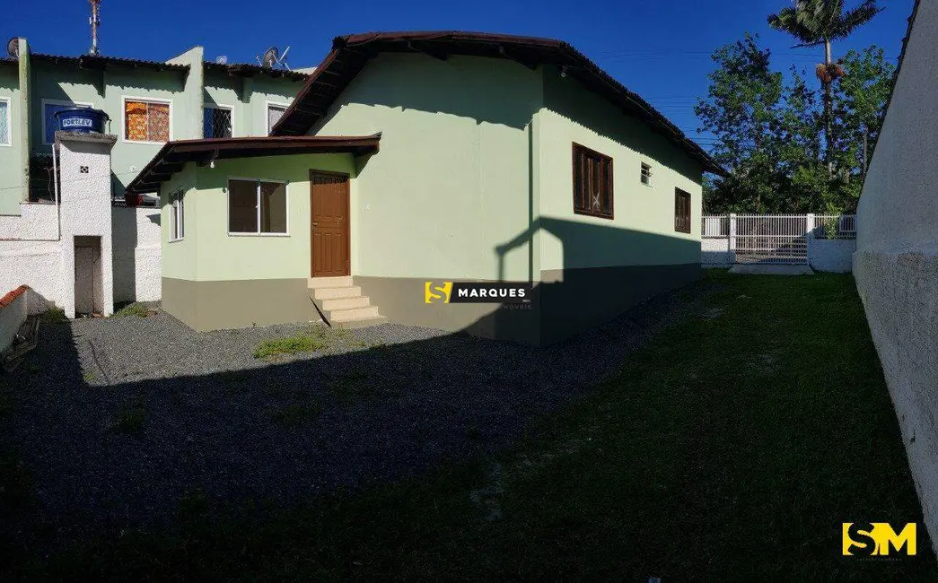 Foto 2 de Casa com 2 quartos para alugar, 90m2 em Morro do Meio, Joinville - SC