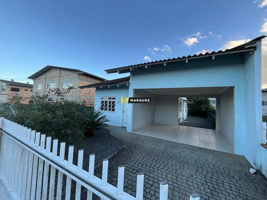 Foto 1 de Casa com 2 quartos para alugar, 115m2 em Aventureiro, Joinville - SC