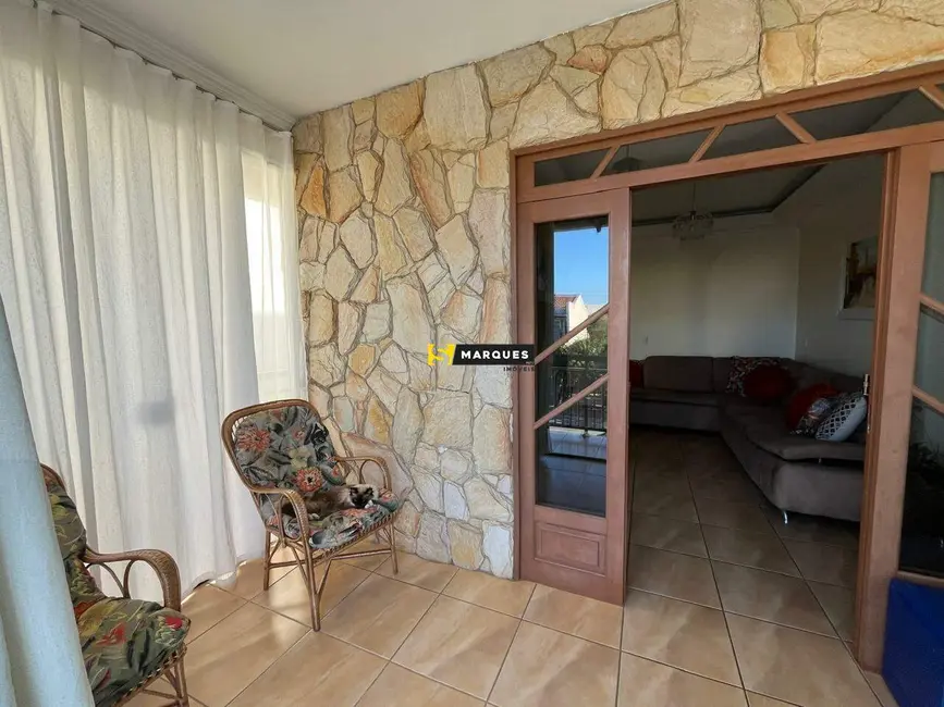 Sobrado com 2 quartos para alugar, 120m2 em Aventureiro, Joinville - SC - imagem 6 Foto 6 de Sobrado com 2 quartos para alugar, 120m2 em Aventureiro, Joinville - SC