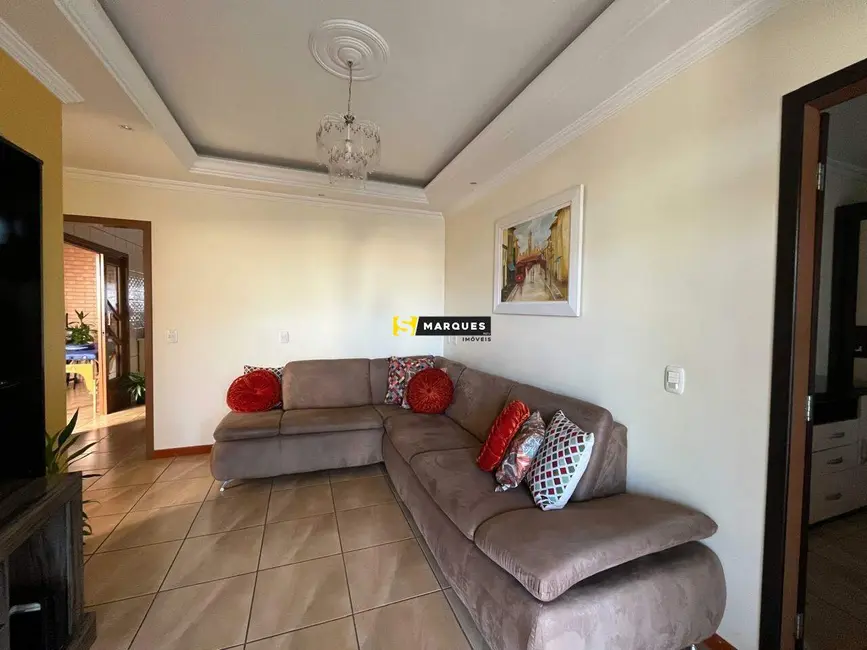 Sobrado com 2 quartos para alugar, 120m2 em Aventureiro, Joinville - SC - imagem 9 Foto 9 de Sobrado com 2 quartos para alugar, 120m2 em Aventureiro, Joinville - SC