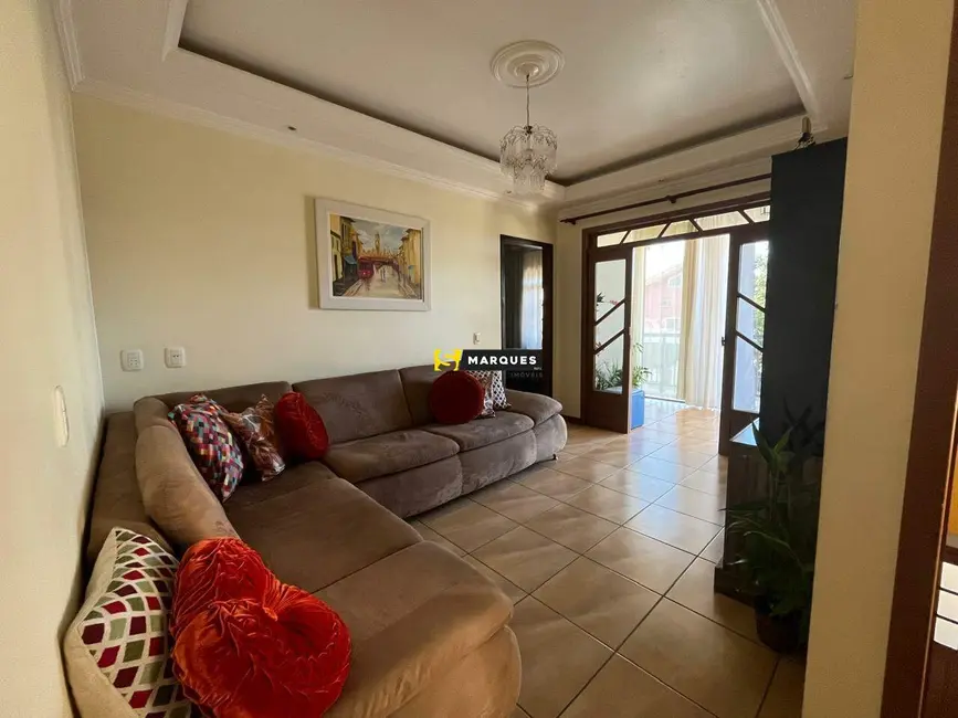 Sobrado com 2 quartos para alugar, 120m2 em Aventureiro, Joinville - SC - imagem 8 Foto 8 de Sobrado com 2 quartos para alugar, 120m2 em Aventureiro, Joinville - SC