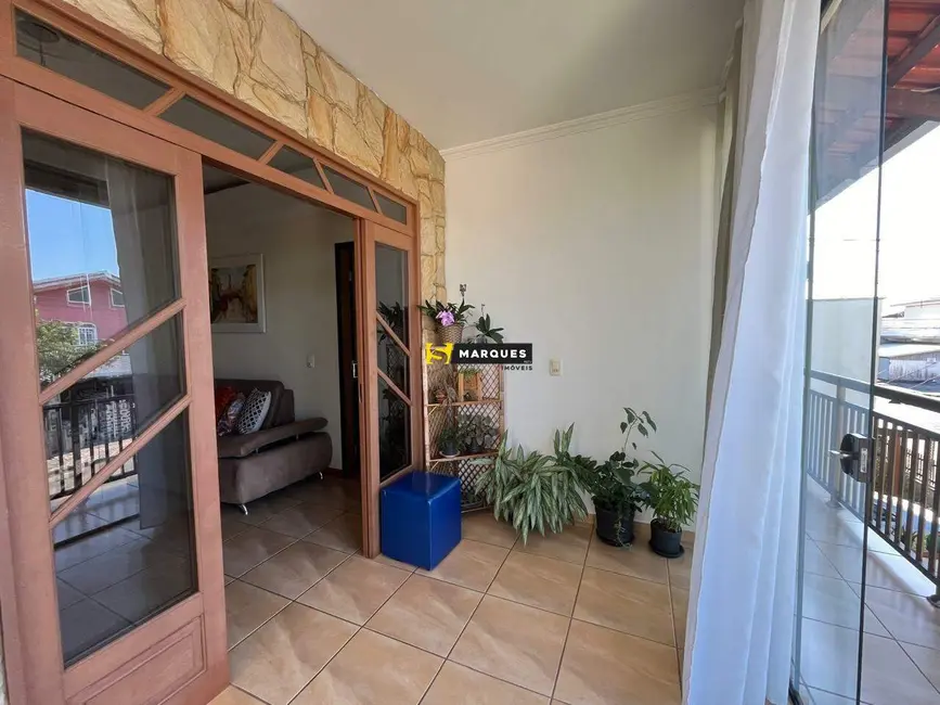 Sobrado com 2 quartos para alugar, 120m2 em Aventureiro, Joinville - SC - imagem 5 Foto 5 de Sobrado com 2 quartos para alugar, 120m2 em Aventureiro, Joinville - SC