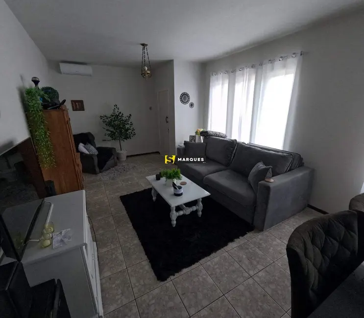 Foto 4 de Casa com 4 quartos à venda, 164m2 em Vila Nova, Joinville - SC