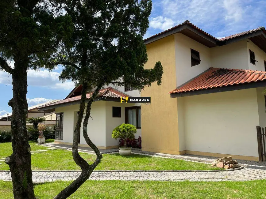 Foto 1 de Casa com 4 quartos para alugar, 289m2 em Glória, Joinville - SC