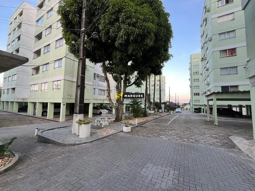 Foto 1 de Apartamento com 3 quartos para alugar, 75m2 em Boa Vista, Joinville - SC