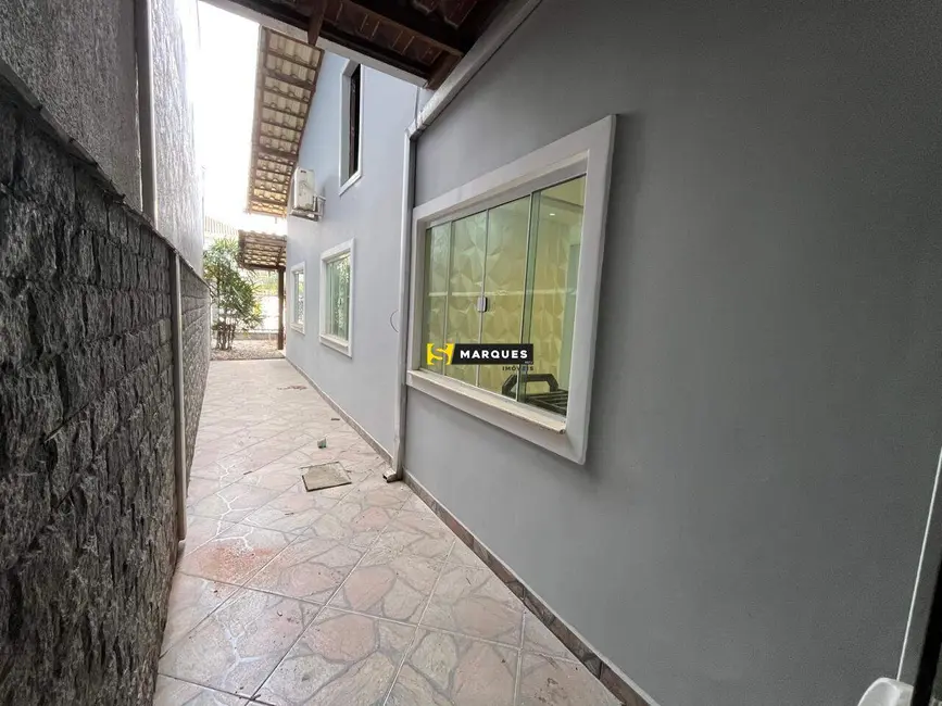 Casa com 3 quartos para alugar, 112m2 em Jardim Iririú, Joinville - SC - imagem 4 Foto 4 de Casa com 3 quartos para alugar, 112m2 em Jardim Iririú, Joinville - SC