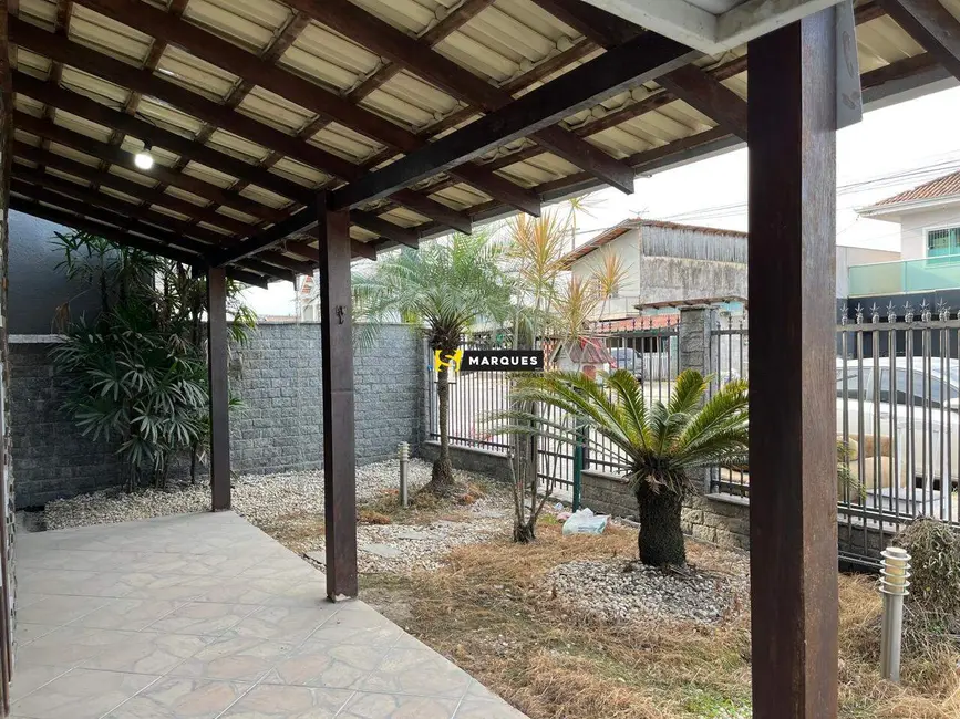 Casa com 3 quartos para alugar, 112m2 em Jardim Iririú, Joinville - SC - imagem 2 Foto 2 de Casa com 3 quartos para alugar, 112m2 em Jardim Iririú, Joinville - SC