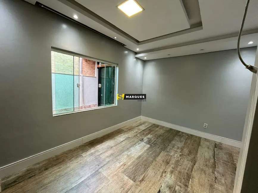 Casa com 3 quartos para alugar, 112m2 em Jardim Iririú, Joinville - SC - imagem 8 Foto 8 de Casa com 3 quartos para alugar, 112m2 em Jardim Iririú, Joinville - SC